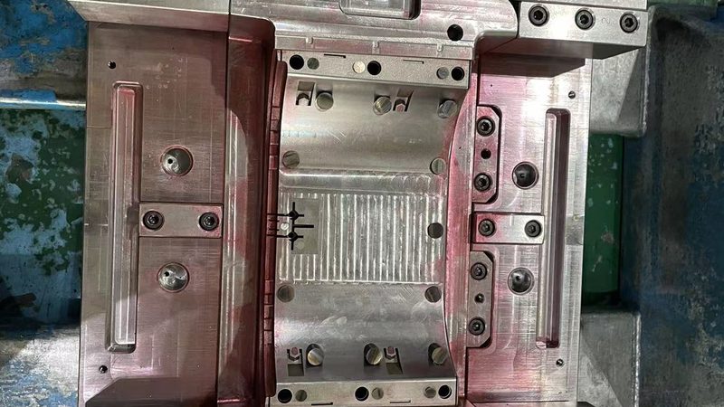 小批量五金模具与大批量模具：差异与考量